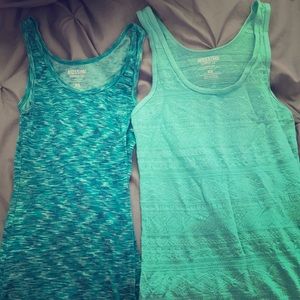 Set of two tank tops